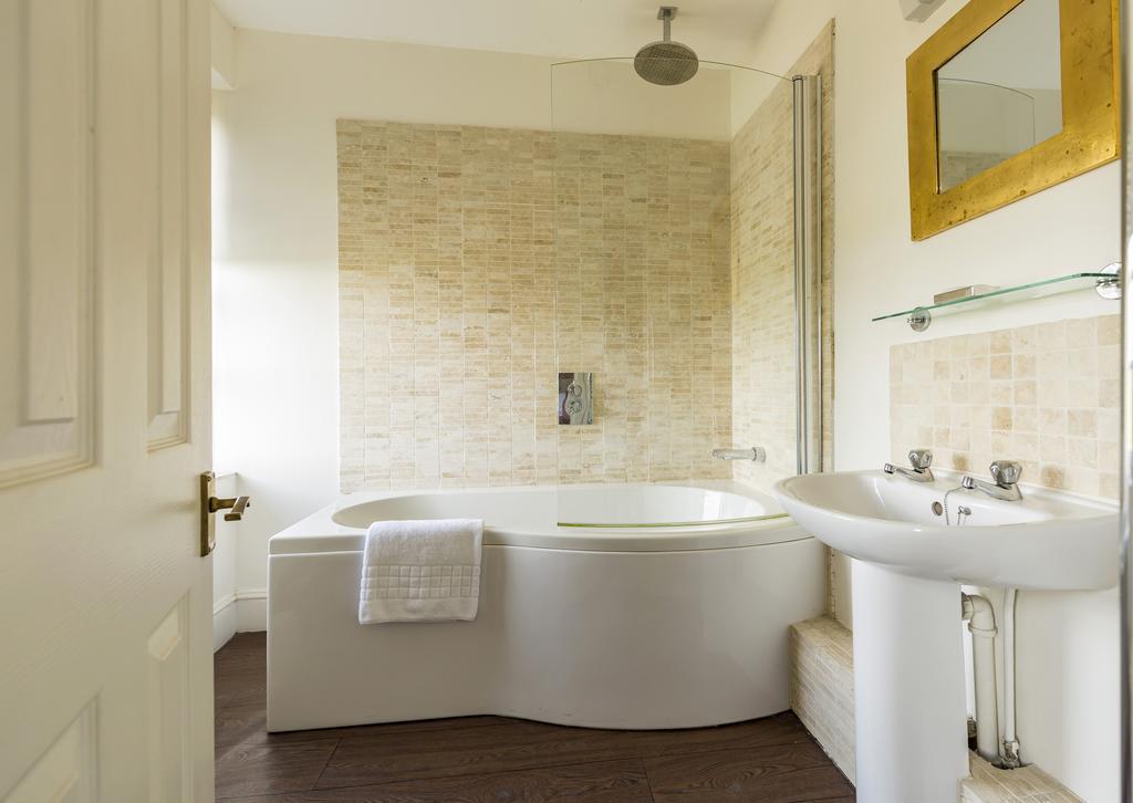 Malvern View Cheltenham Room photo